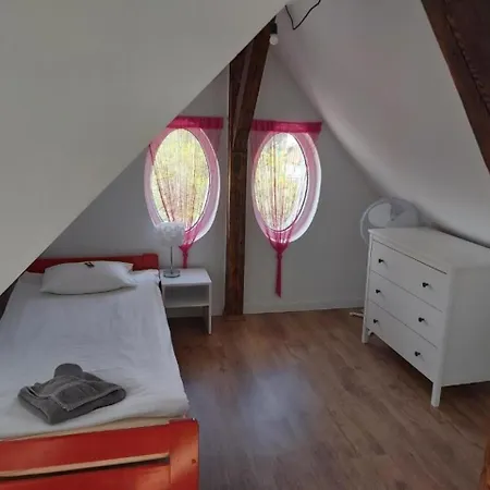 Seaside Victus Walk To The Pier By Renters Sopot
